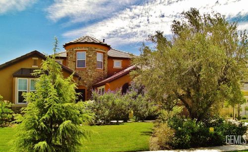 5206 Village Green Ln, Bakersfield, CA, 93306 | Card Image