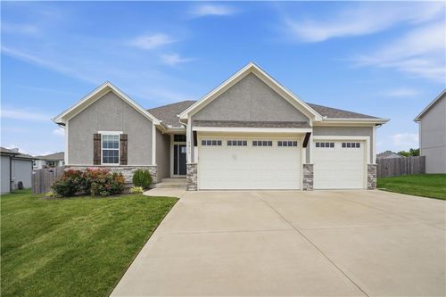 1811 Winchester Dr, Pleasant Hill, MO, 64080-1187 | Card Image