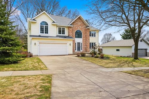1011 Thompson Dr, Altoona, WI, 54720-2554 | Card Image
