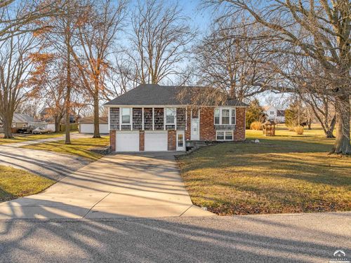 8636 Cedar Niles Rd, Lenexa, KS, 66227-3431 | Card Image