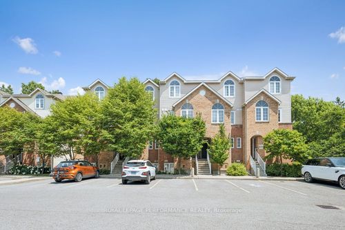 19-90 Steele Park Private, Cyrville - Carson Grove - Pineview, ON, K1J0J2 | Card Image