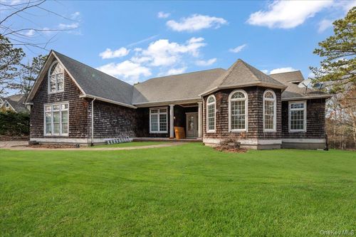 138 Maggie Drive, Southampton, NY, 11942 | Card Image