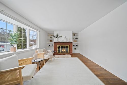 64 Lake St, Salem, NH, 03079-2247 | Card Image