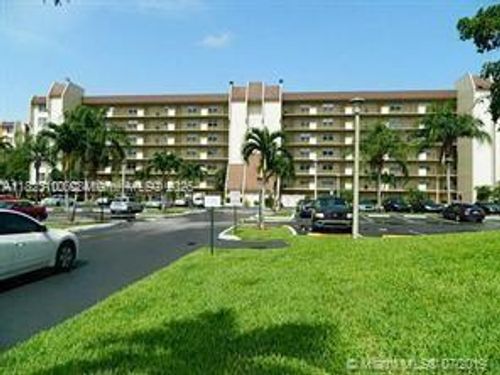 101-3100 W Rolling Hills Cir, Davie, FL, 33328-1925 | Card Image