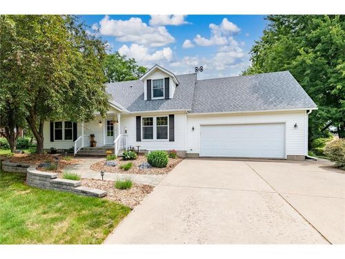 67 W Wood Ridge Dr, River Falls, WI, 54022-8291 | Card Image