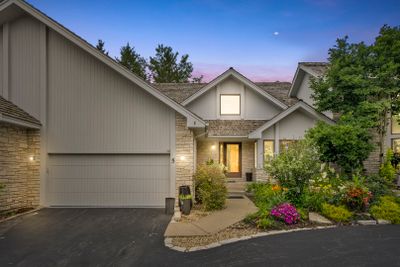 5 Bel Aire Court, Townhouse with 2 bedrooms, 4 bathrooms and 2 parking in Burr Ridge IL | Image 2