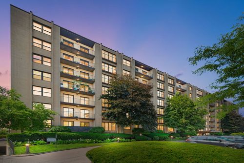 408-4601 W Touhy Ave, Lincolnwood, IL, 60712-1631 | Card Image