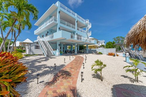 11 Center Ln, Key Largo, FL, 33037-2911 | Card Image