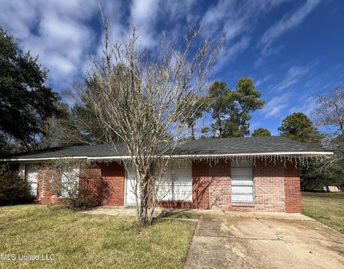 2711 E David Dr, Gulfport, MS, 39503-3704 | Card Image