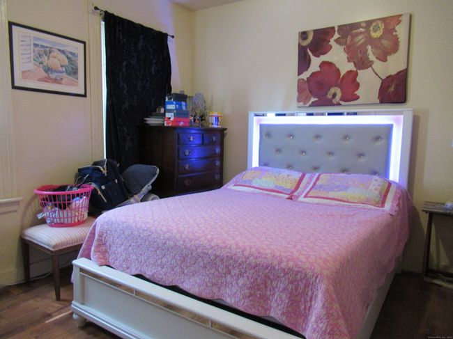 137 Clifford St, Home with 6 bedrooms, 3 bathrooms and null parking in Bridgeport CT | Image 7