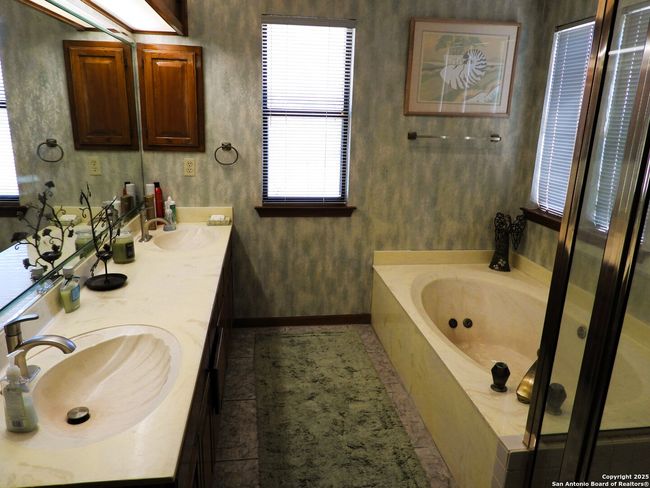 3078 Goat Hill Rd, House other with 4 bedrooms, 4 bathrooms and null parking in Lakehills TX | Image 40