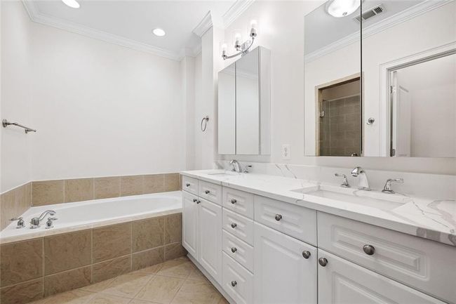 5139 Peachtree Rd, Townhouse with 3 bedrooms, 4 bathrooms and 2 parking in Chamblee GA | Image 5