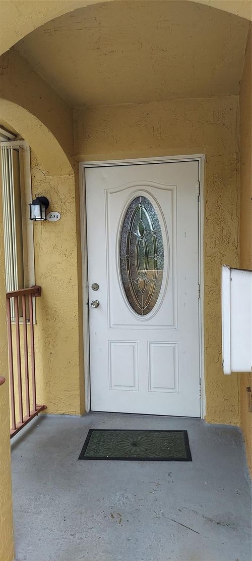 205-621 Nw 78th Ter, Pembroke Pines, FL, 33024-6894 | Card Image