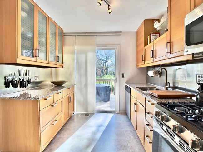 765 Woodside Dr, House other with 3 bedrooms, 2 bathrooms and 2 parking in Roselle IL | Image 4