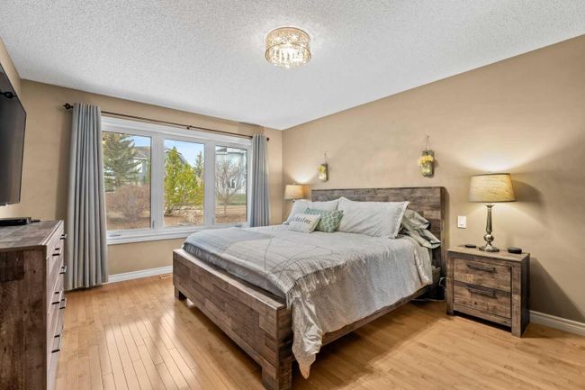 755 Hawkside Mews Nw, Home with 4 bedrooms, 3 bathrooms and 4 parking in Calgary AB | Image 20