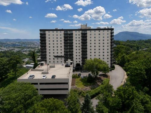 1131 Stringers Ridge Rd, Chattanooga, TN, 37405-3255 | Card Image