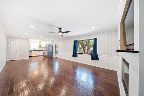 804 Lark Ln, Oak Leaf, TX, 75154-3839 | Card Image