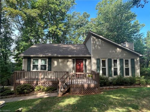 913 Thrushwood Cir, Rural Hall, NC, 27045-9568 | Card Image