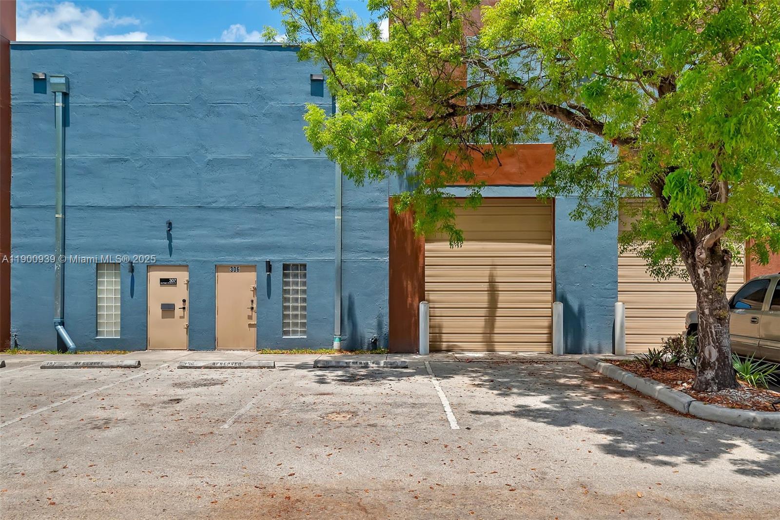 Commercial Sale in Miami Gardens 2