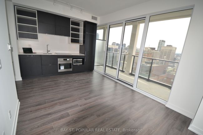 2615 - 20 Edward St, Condo with 3 bedrooms, 2 bathrooms and null parking in Toronto ON | Image 10