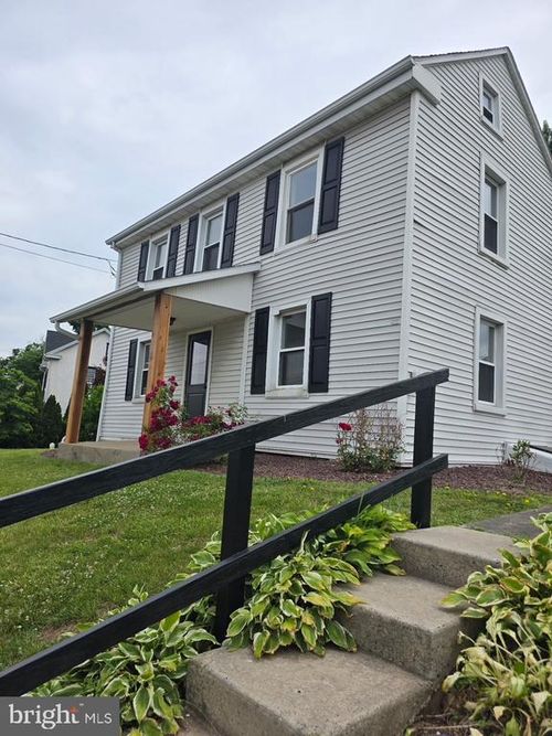 951 Old Swede Rd, DOUGLASSVILLE, PA, 19518-9215 | Card Image