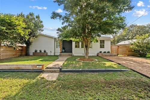 103 N Avenue C, Johnson City, TX, 78636 | Card Image