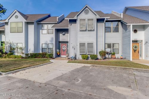8123 Fairway Villa Dr, Gautier, MS, 39553-2100 | Card Image
