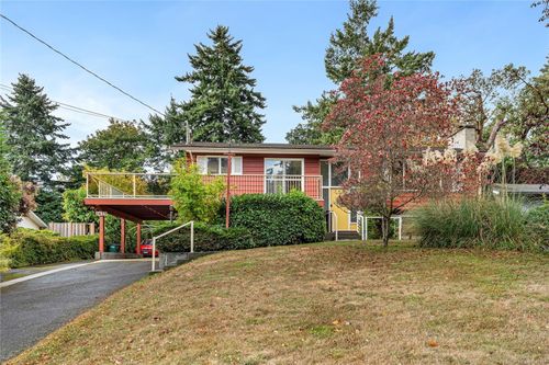 2435 Sutton Rd, Saanich, BC, V8N1J1 | Card Image