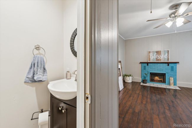 34-Half Bath.jpg | Image 31