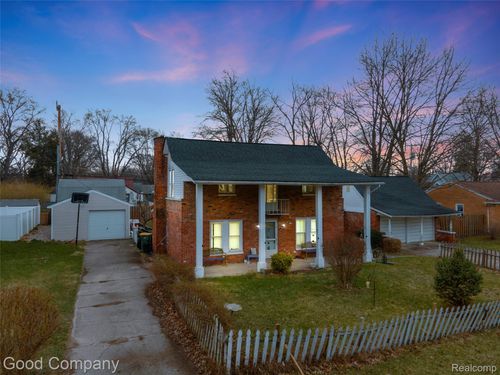 21560 Collingham Ave, Farmington Hills, MI, 48336-5700 | Card Image