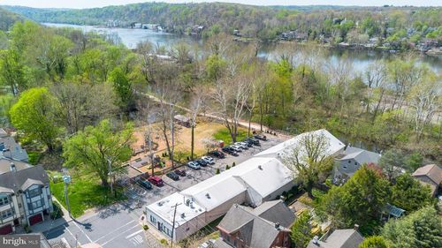 77 S Union St, Lambertville, NJ, 08530-1831 | Card Image