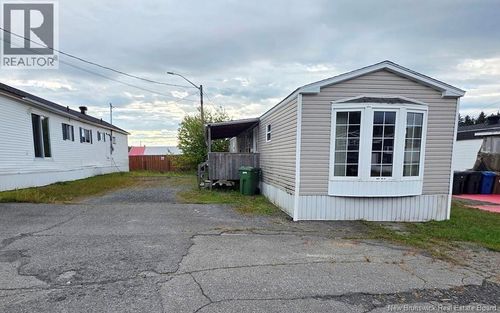 30 Gagnon Ave, House with 2 bedrooms, 1 bathrooms and null parking in Edmundston NB | Card Image