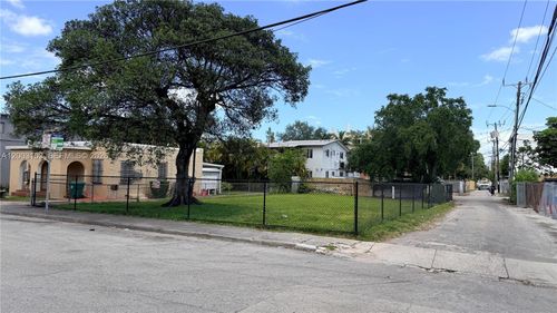 33 Nw 21st Ave, Miami, FL, 33125-5301 | Card Image