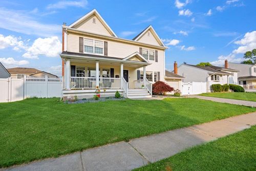 47 Syosset Cir, Syosset, NY, 11791-4809 | Card Image