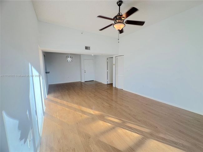 APT-302 - 2731 Ocean Club Blvd, Condo with 2 bedrooms, 2 bathrooms and null parking in Hollywood FL | Image 8