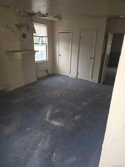 86 Montgomery St, Poughkeepsie, NY, 12601-4170 | Card Image