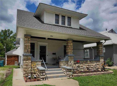 220 Main St, Osawatomie, KS, 66064-1327 | Card Image