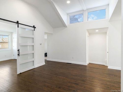 37 New Ave, Yonkers, NY, 10704-4301 | Card Image