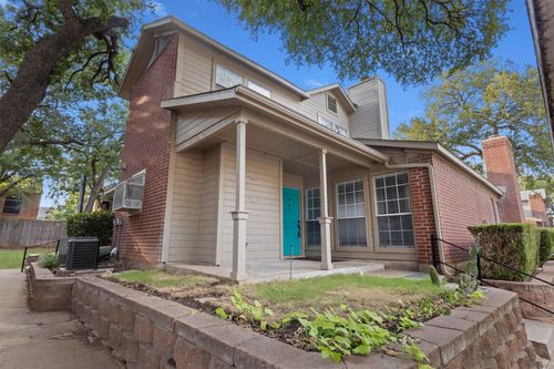 1424 Meadowood Village Dr, Fort Worth, TX, 76120-4700 | Card Image