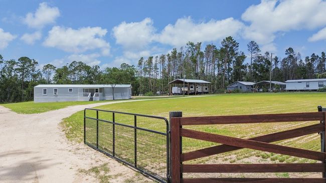 231 Ne Webb Ln, House other with 2 bedrooms, 2 bathrooms and 2 parking in Steinhatchee FL | Image 4