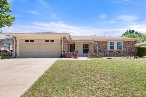 4711 N Prairieview Ct, Arlington, TX, 76017-6068 | Card Image