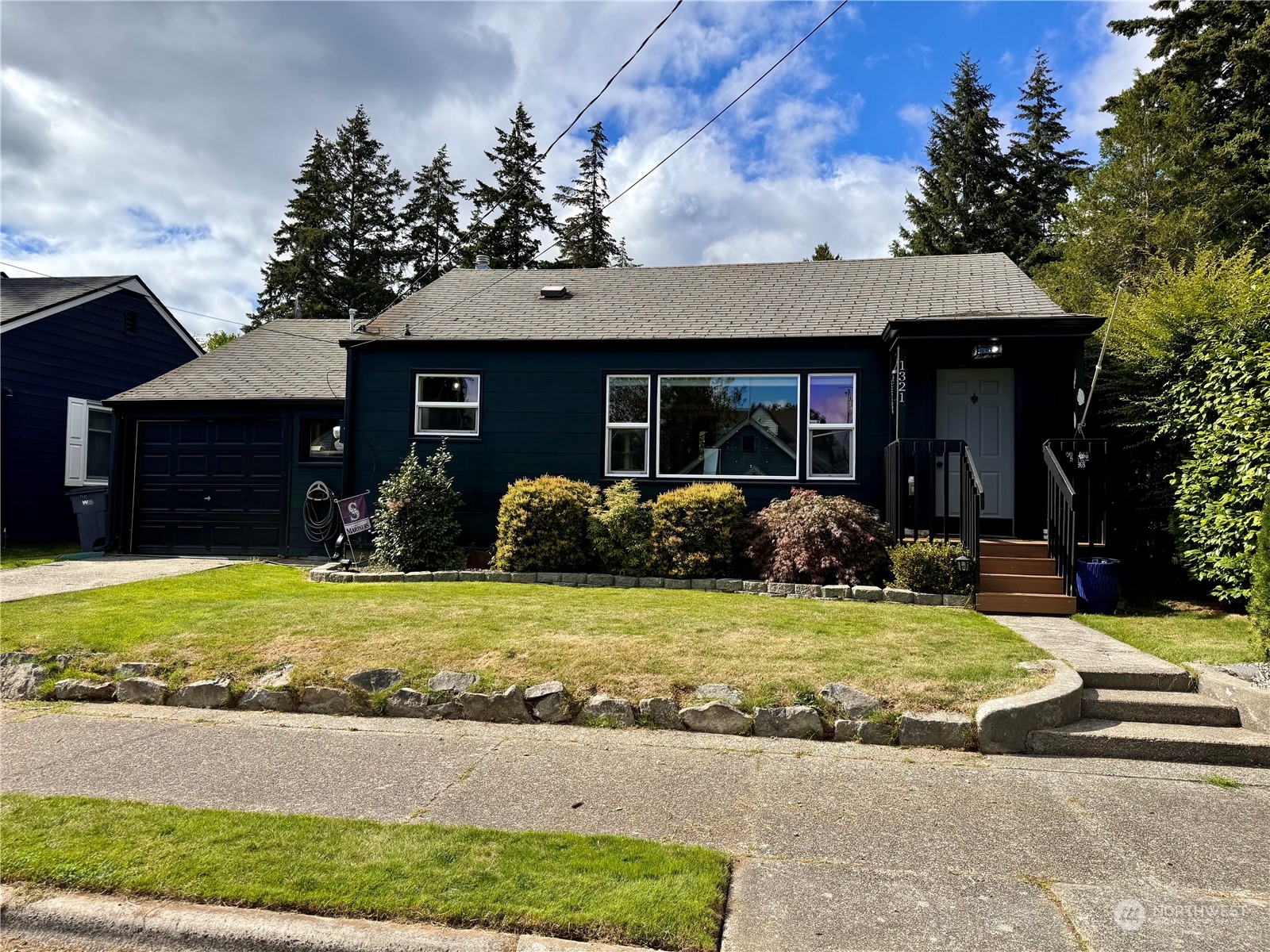 Montgomery Ave, Bremerton, WA 98312