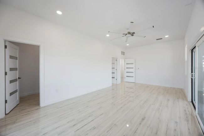 Primary Suite 12x23 | Image 39