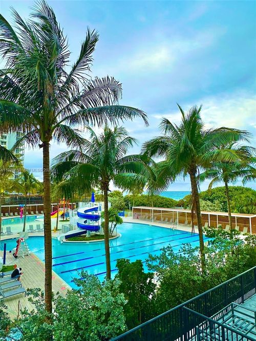 apt-207-9273 Collins Ave, Surfside, FL, 33154-3035 | Card Image