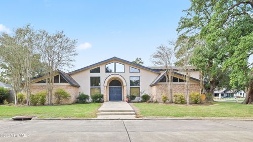 16 Duperier Oaks Dr, New Iberia, LA, 70563-1848 | Card Image