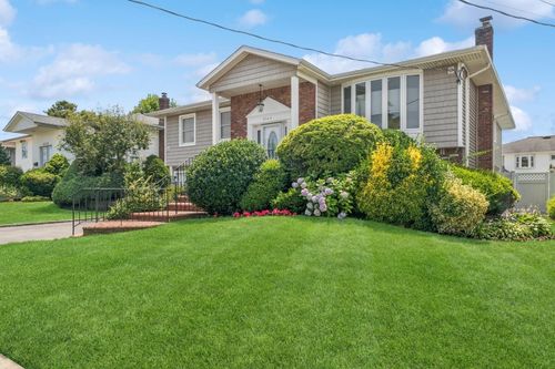 3142 Monterey Dr, Merrick, NY, 11566-5134 | Card Image