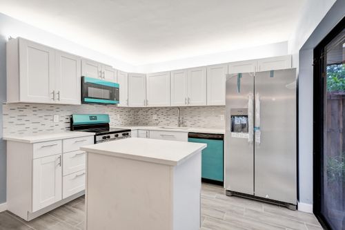 736 Nw 98th Cir, Plantation, FL, 33324-4965 | Card Image