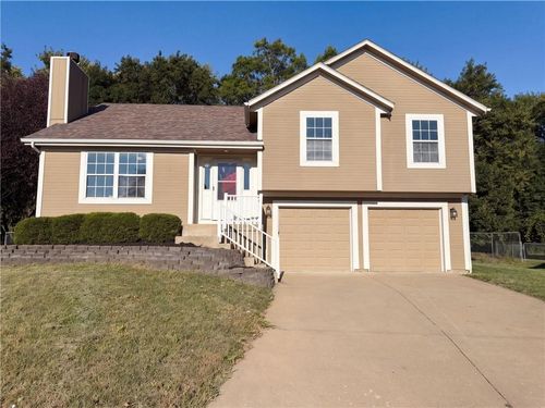 801 Courtland Ct, Belton, MO, 64012-4677 | Card Image