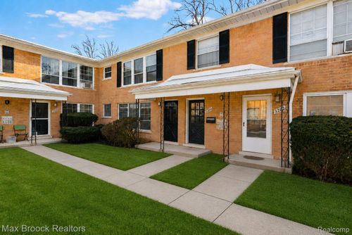 2-3206 Shenandoah Dr, Royal Oak, MI, 48073-3066 | Card Image