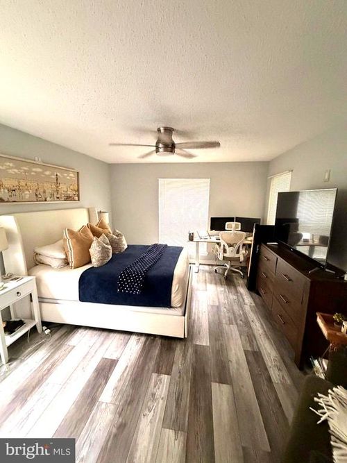 302b-1536 Lincoln Way, MCLEAN, VA, 22102-5894 | Card Image